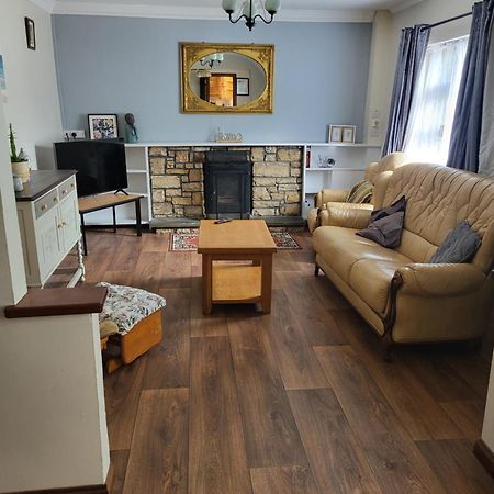 Bluebell Apartment Sleeps 7 Only Let As Whole Apartment Blennerville Buitenkant foto