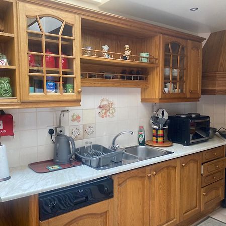 Bluebell Apartment Sleeps 7 Only Let As Whole Apartment Blennerville Buitenkant foto
