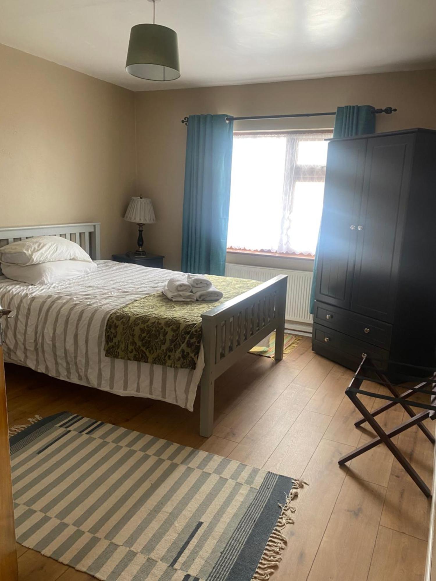 Bluebell Apartment Sleeps 7 Only Let As Whole Apartment Blennerville Buitenkant foto